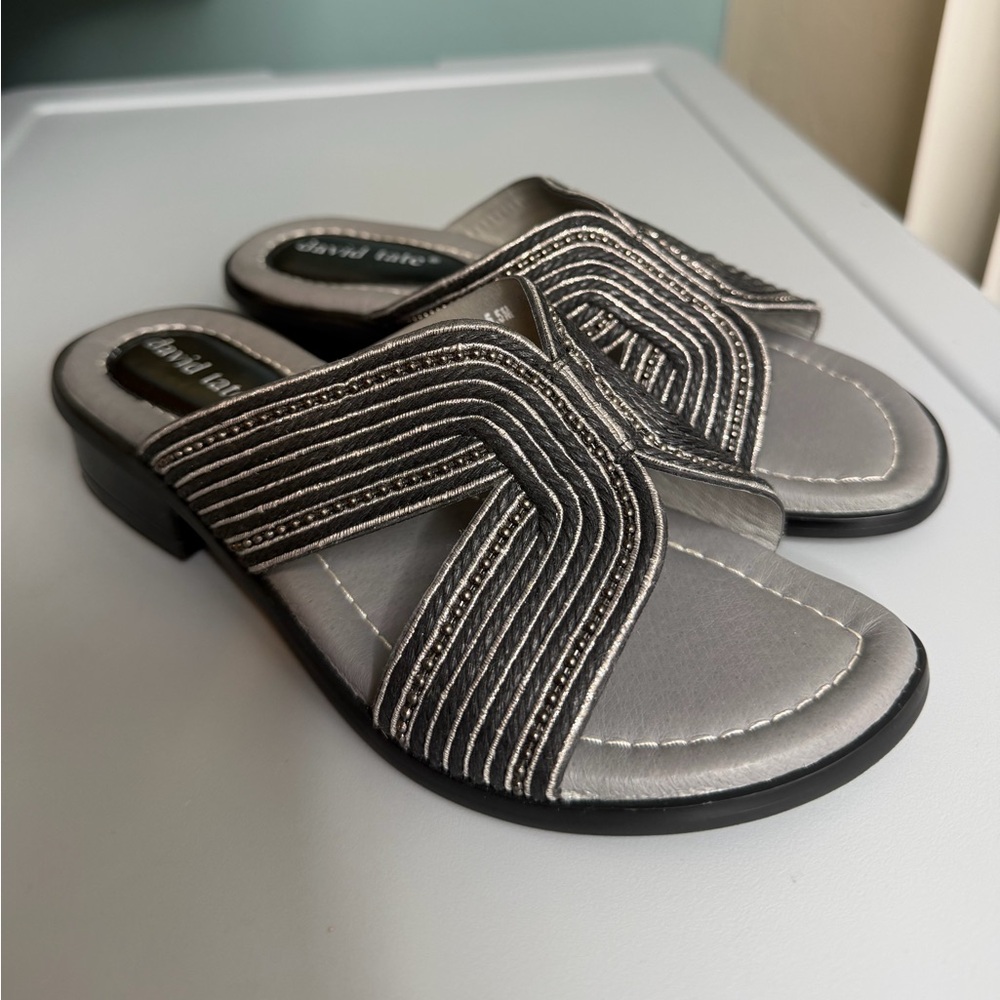 David Tate Thrill women's leather sandals gray/silver color corded fabric SZ 5.5